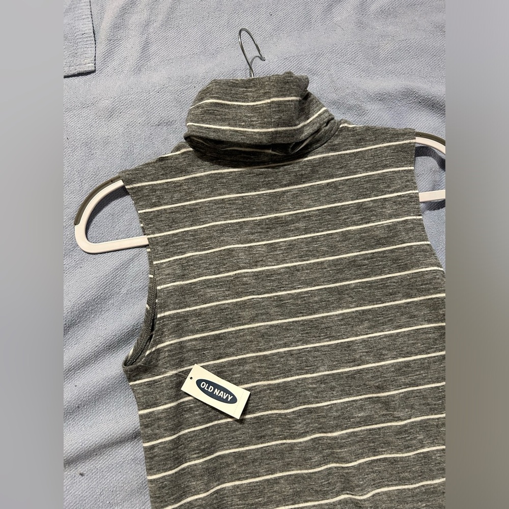 Old Navy Sleeveless Turtleneck NWT